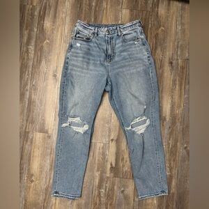 American Eagle Outfitters Distressed Light Blue Curvy mom jeans size 8